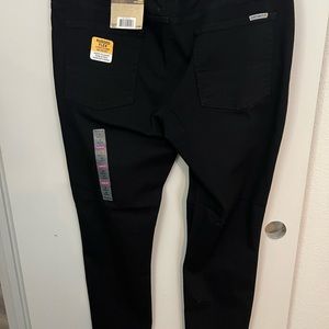 NWT Carhartt black Layton slim fit skinny leg jeans!